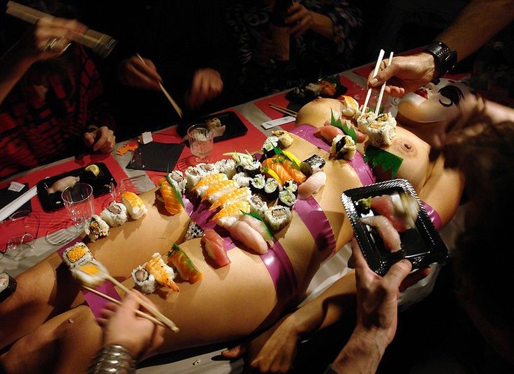 Nyotaimori pour Luna (Déjeuner hard, sushi sur corps).. et anal Piou Piou