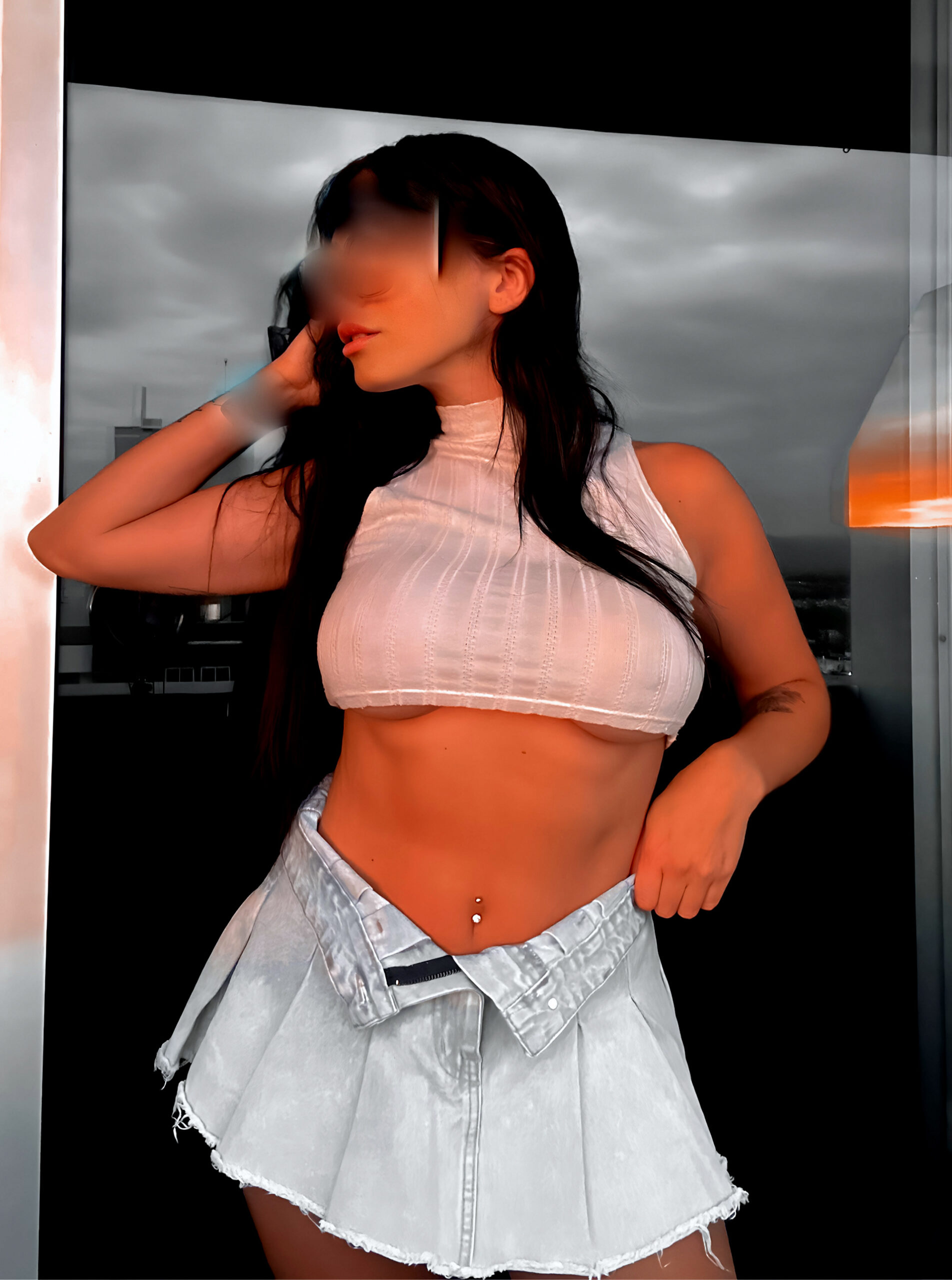 Lucia from Espana ce Vendredi soir pour un trio en limousine
