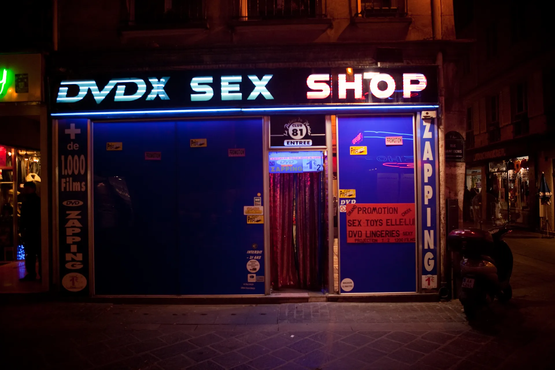 Vide-Couilles dans un sex shop ce Mardi soir