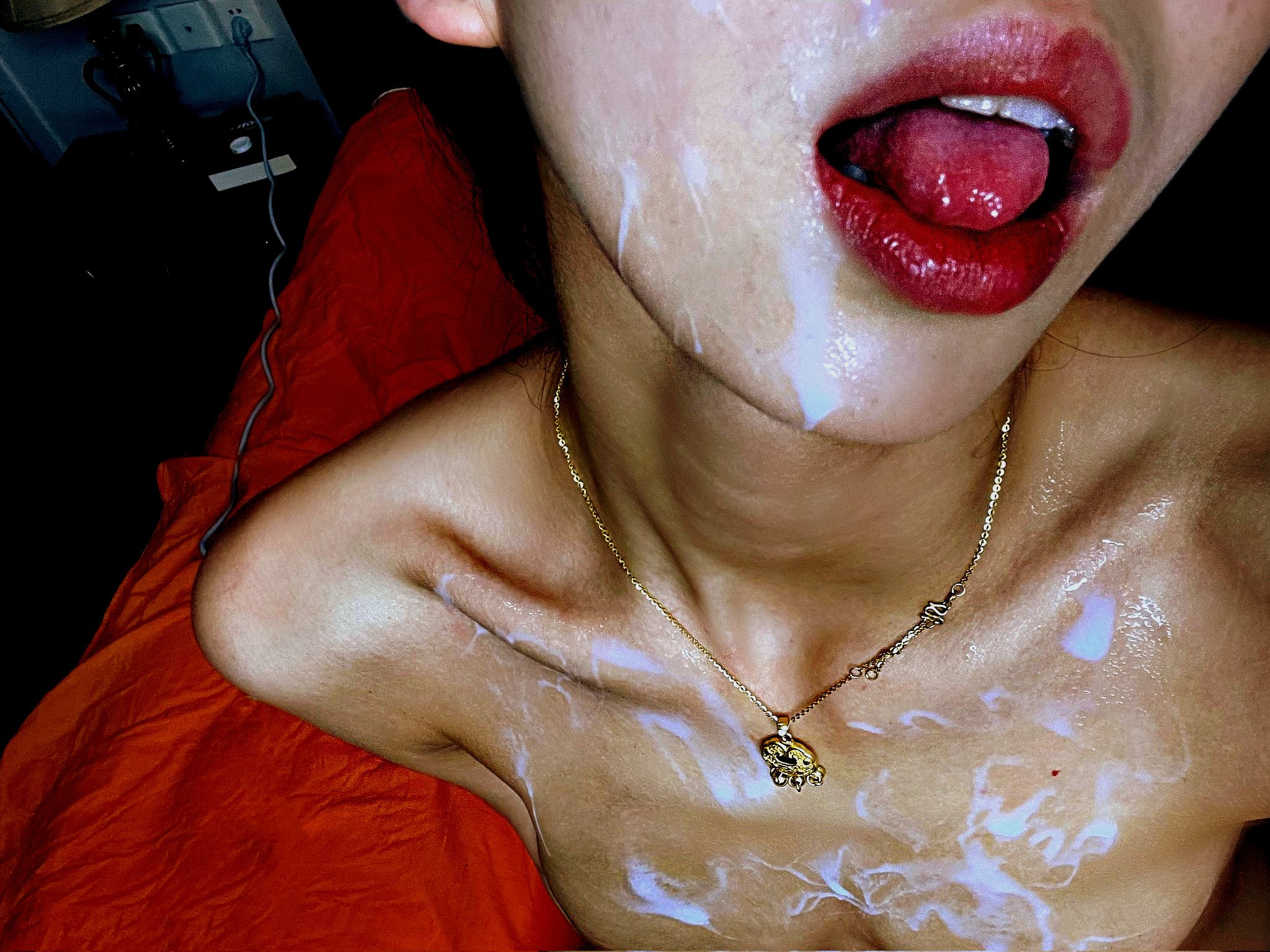 Loana veut 10 hommes et servir de vide-couilles